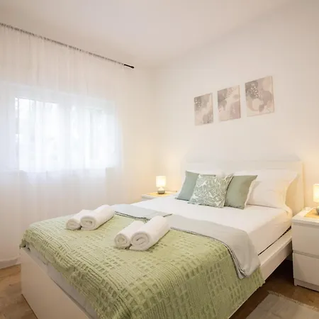Rukavina Apartment *